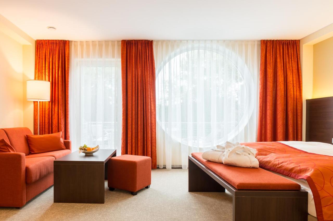 Aribo Hotel Erbendorf Buitenkant foto