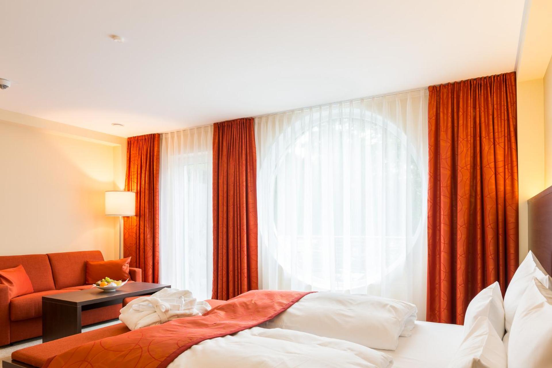 Aribo Hotel Erbendorf Buitenkant foto