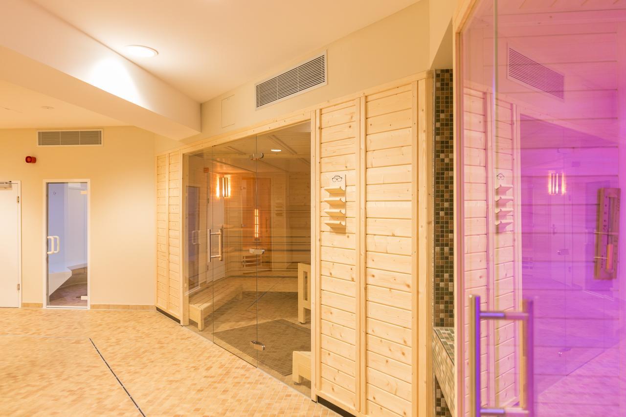 Aribo Hotel Erbendorf Buitenkant foto
