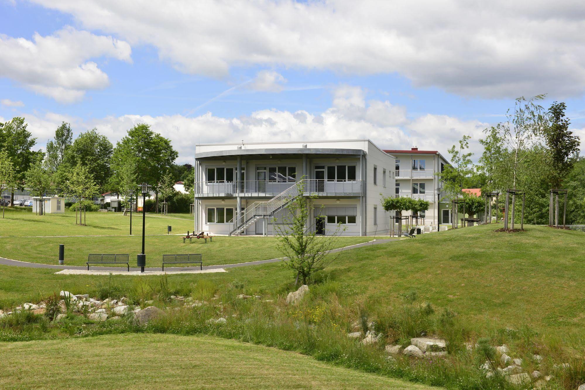 Aribo Hotel Erbendorf Buitenkant foto