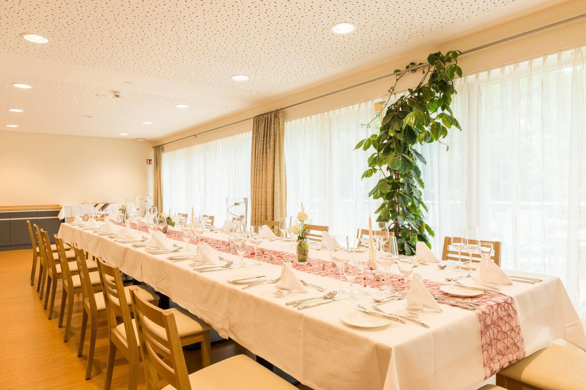 Aribo Hotel Erbendorf Buitenkant foto