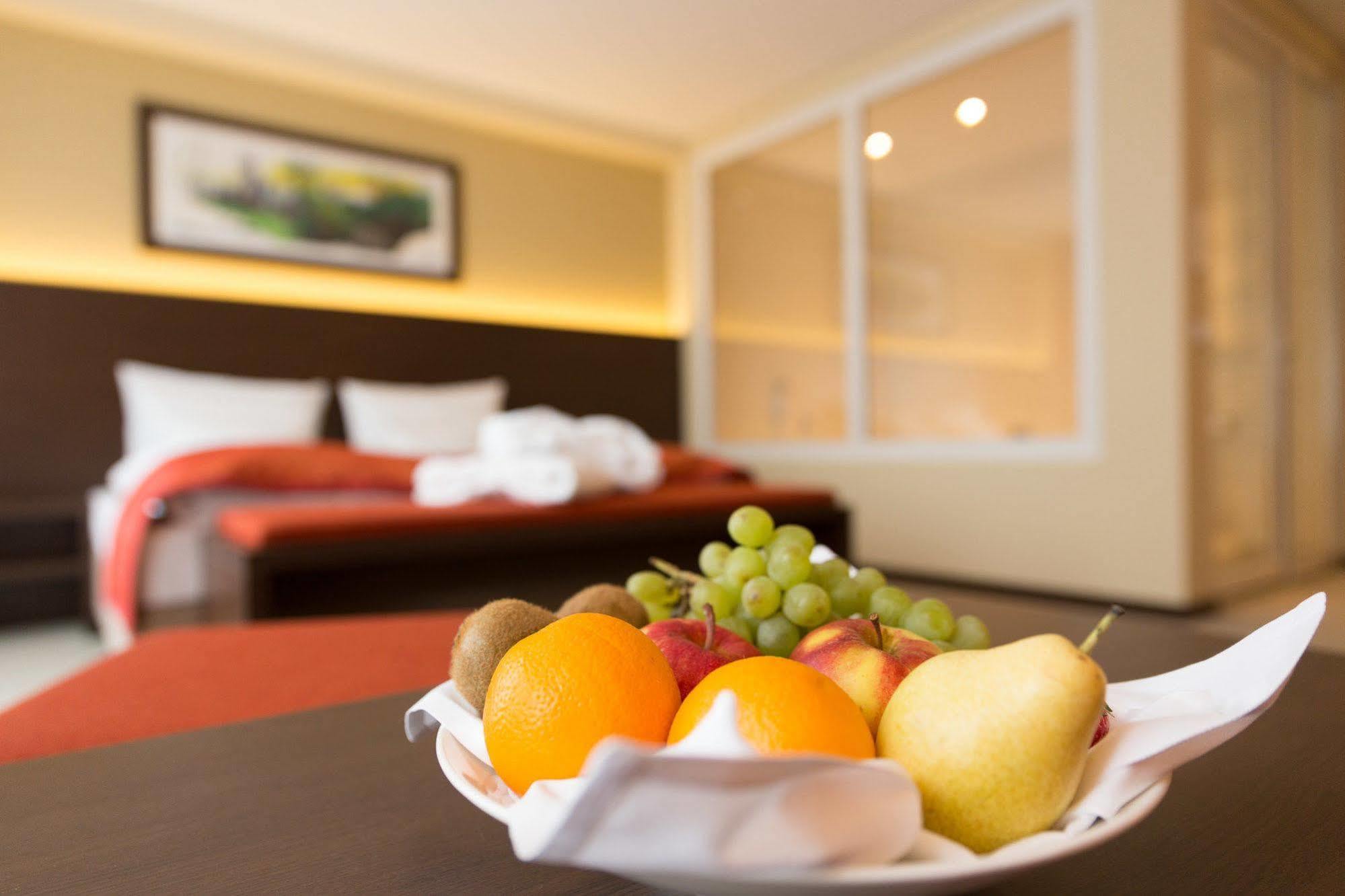 Aribo Hotel Erbendorf Buitenkant foto