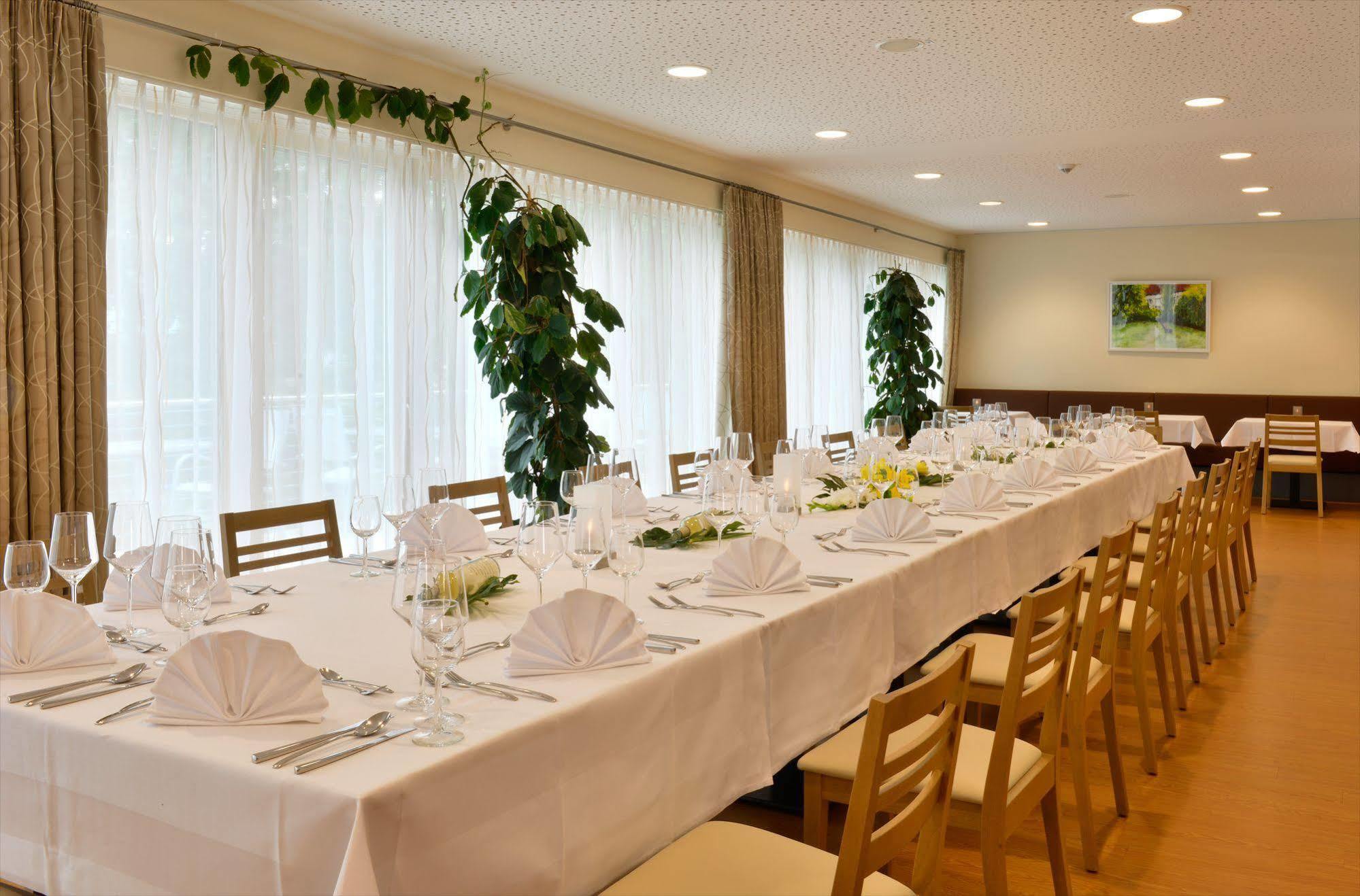 Aribo Hotel Erbendorf Buitenkant foto