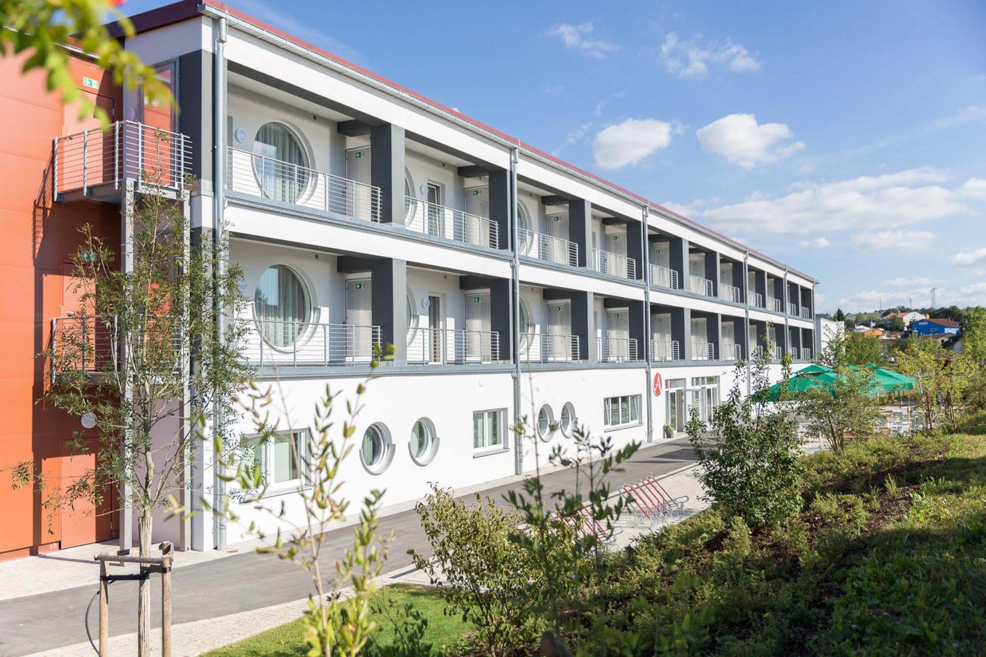 Aribo Hotel Erbendorf Buitenkant foto