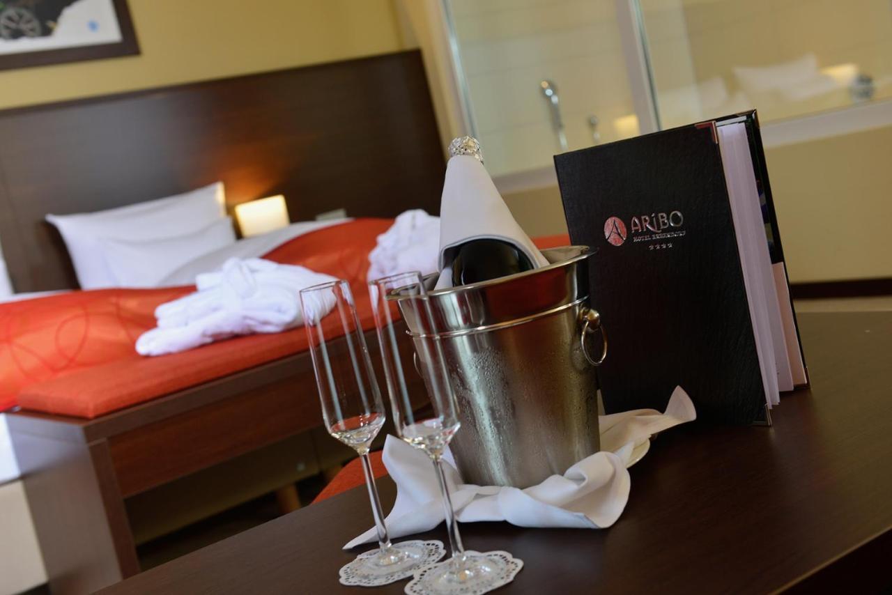 Aribo Hotel Erbendorf Buitenkant foto