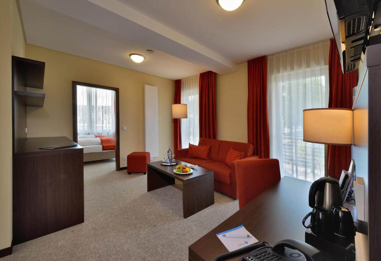 Aribo Hotel Erbendorf Buitenkant foto